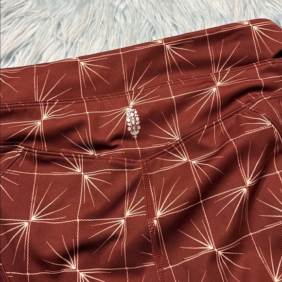 Free People Movement Super High Rise Sneak Peek Printed Legging Cut Out Waist - Picture 12 of 12